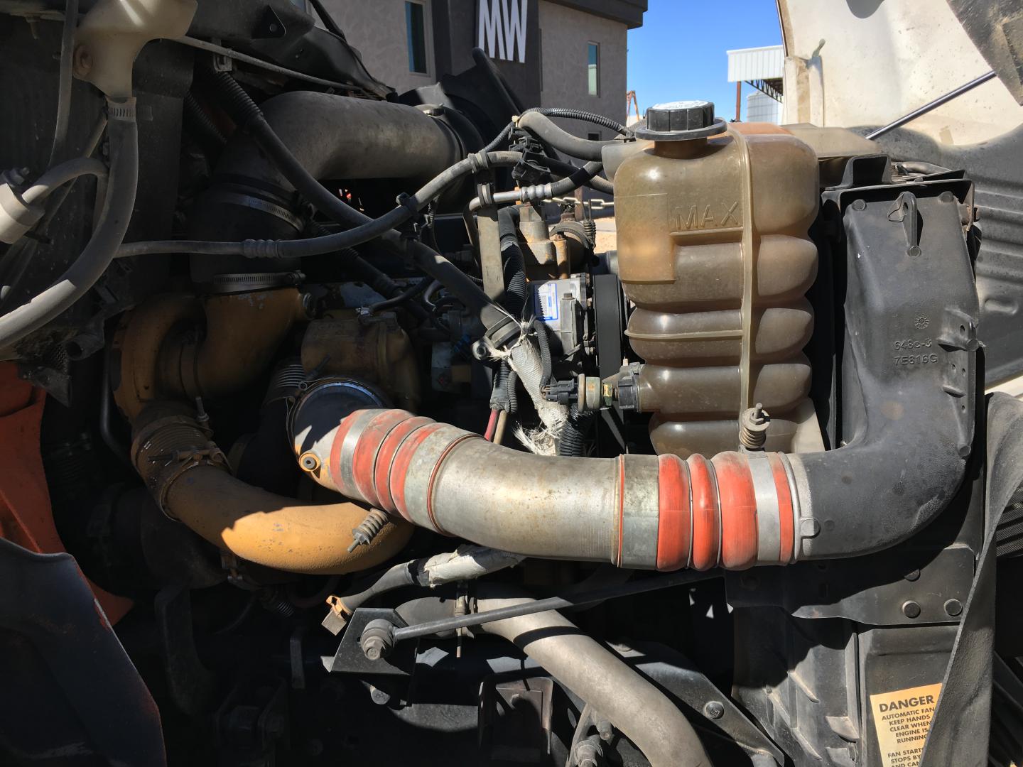 ./imagenes/INVOICE/2019/16650/CAMION CON PLATAFORMA INTERNATIONAL 8600 SBA 6X4 (38).JPG